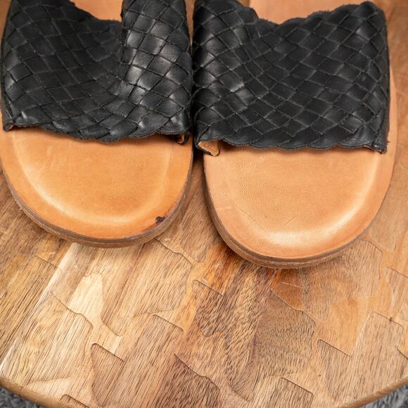 Sofft Ardee Womens Size 10 Black Leather Artisanal Woven Slip On Flat Sandals - Picture 2 of 7